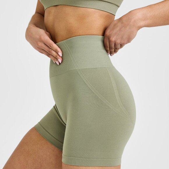 Effortless Seamless Shorts with White Logo - Picture 2 of 4